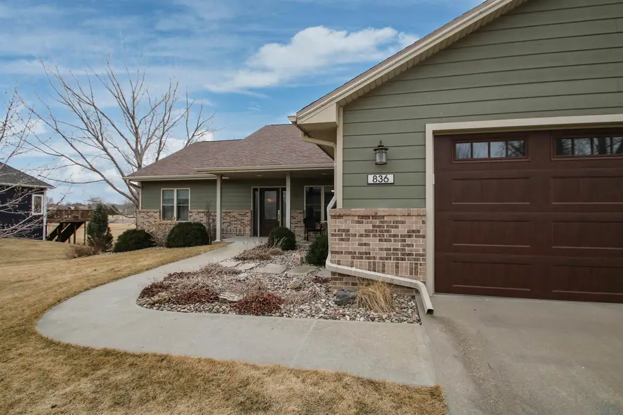 836 Brookside Drive, Jefferson, SD 57038 - #2