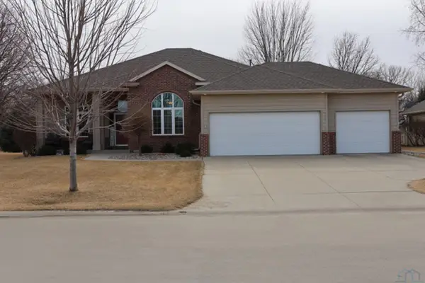 520 Bluestem, Dakota Dunes, IA 57049