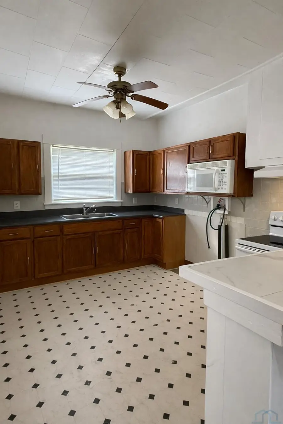 2716 Leech Ave., Sioux City, IA 51106 - #2