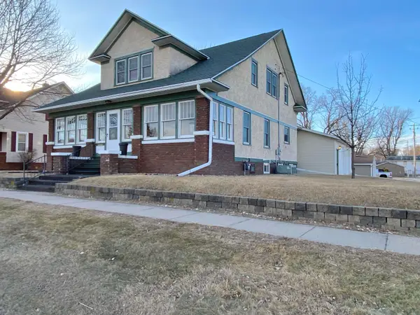 414 Plymouth St SE, LeMars, IA 51031