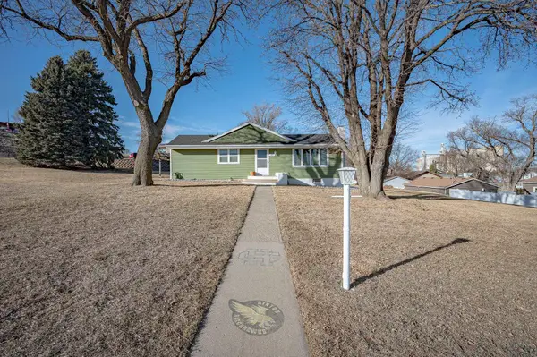 219 W Grover St, Hinton, IA 51024