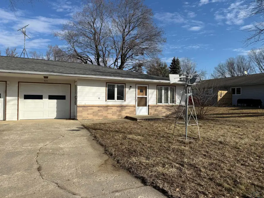 513 2nd St NW, Orange City, IA 51041 - #2