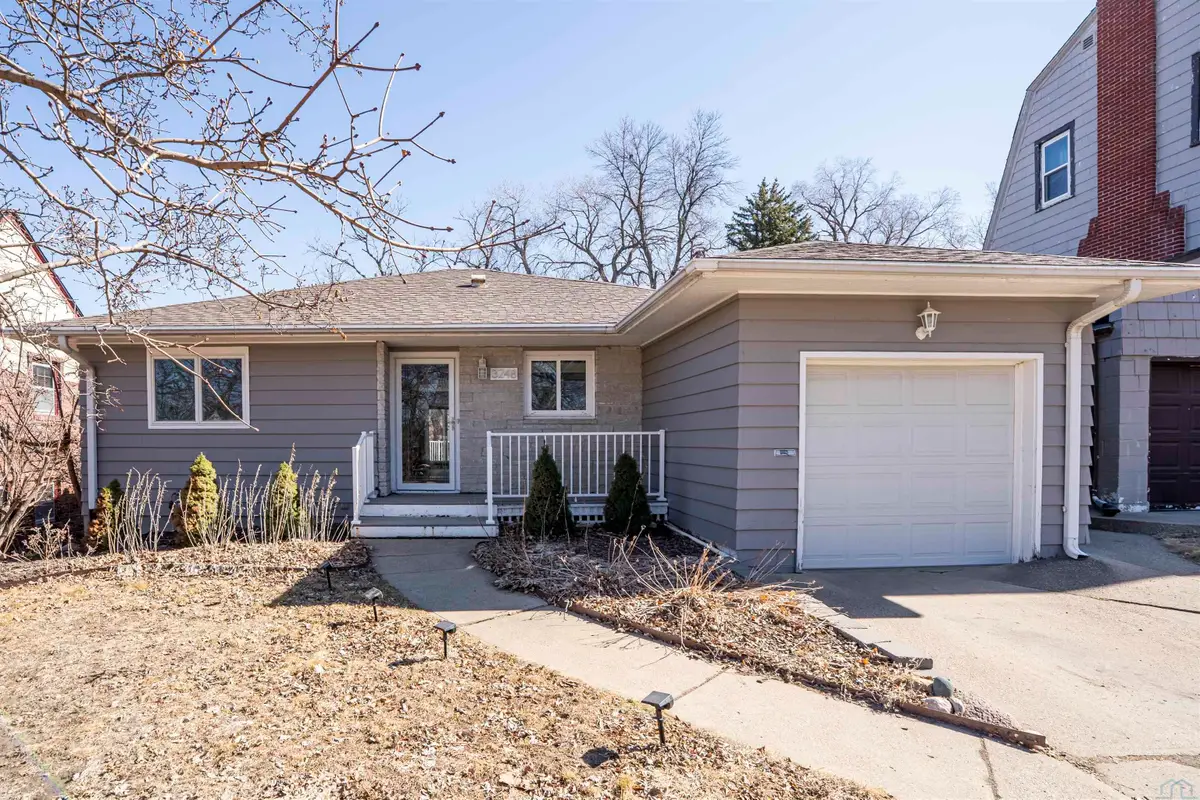 3248 Pierce St, Sioux City, IA 51104 - #1