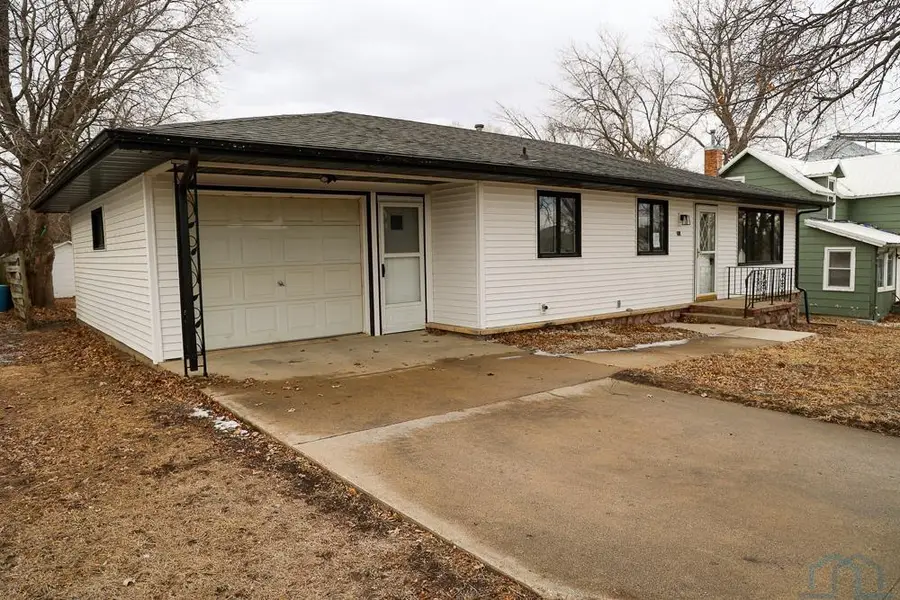 108 S Dundas St, Schaller, IA 51053 - #2