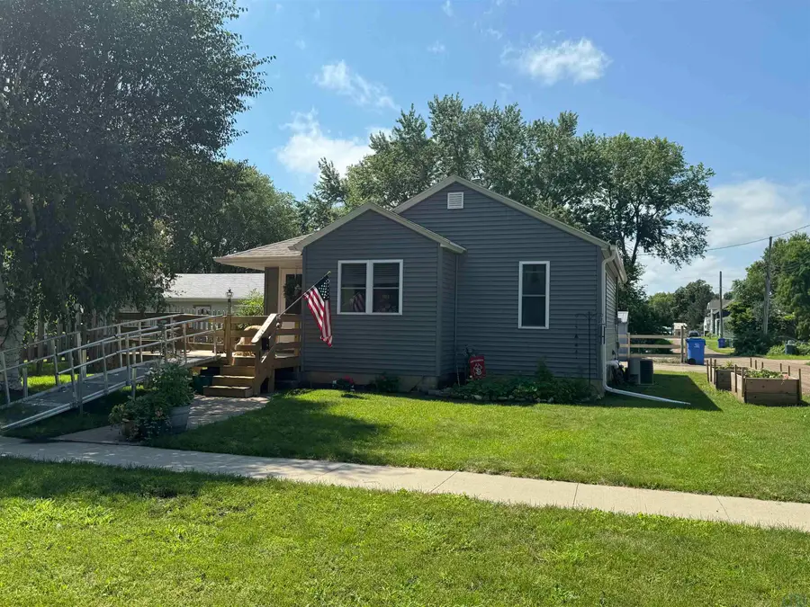 310 W Cedar St., Vermillion, SD 57069 - #3