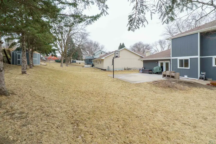 2426 MOHAWK DR, Sioux City, IA 51104 - #3