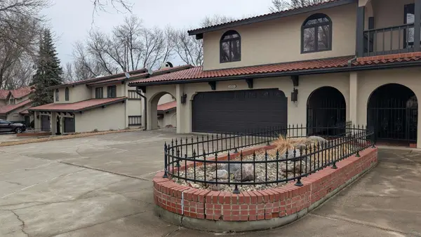 438 12TH AVENUE CIR NE B, Sioux Center, IA 51250