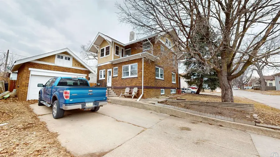 204 W 2nd St, Storm Lake, IA 50588 - #2