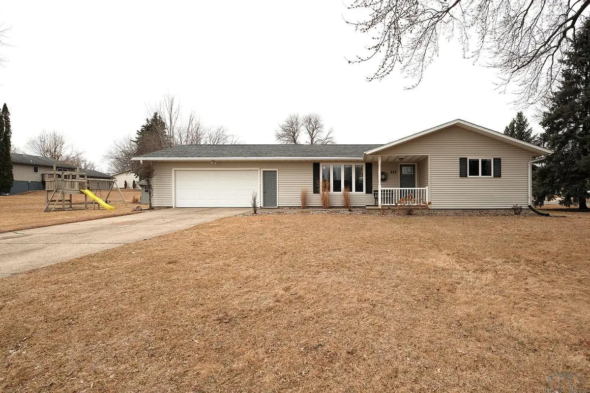 331 6th Avenue SE, Sioux Center, IA 51250 - #1