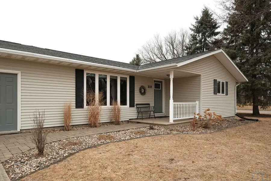 331 6th Avenue SE, Sioux Center, IA 51250 - #3