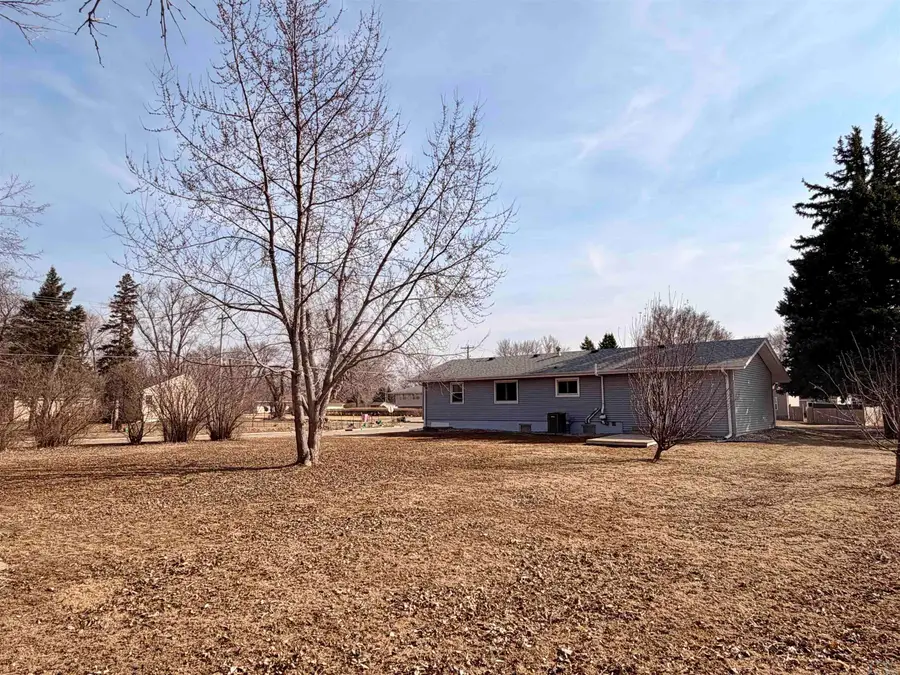 1703 Hickory Street, Dakota City, NE 68731 - #3