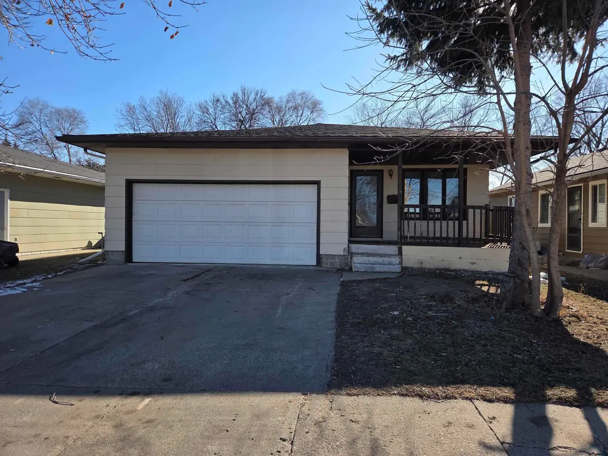 320 E 13th Street, South Sioux City, NE 68776 - #1