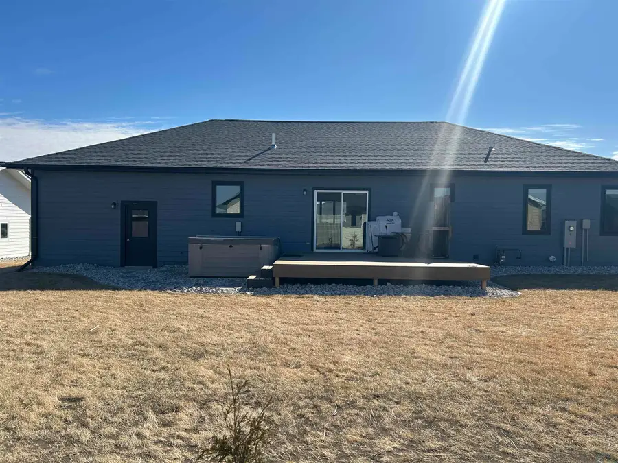 936 14th Street Circle NE, Sioux Center, IA 51250 - #2