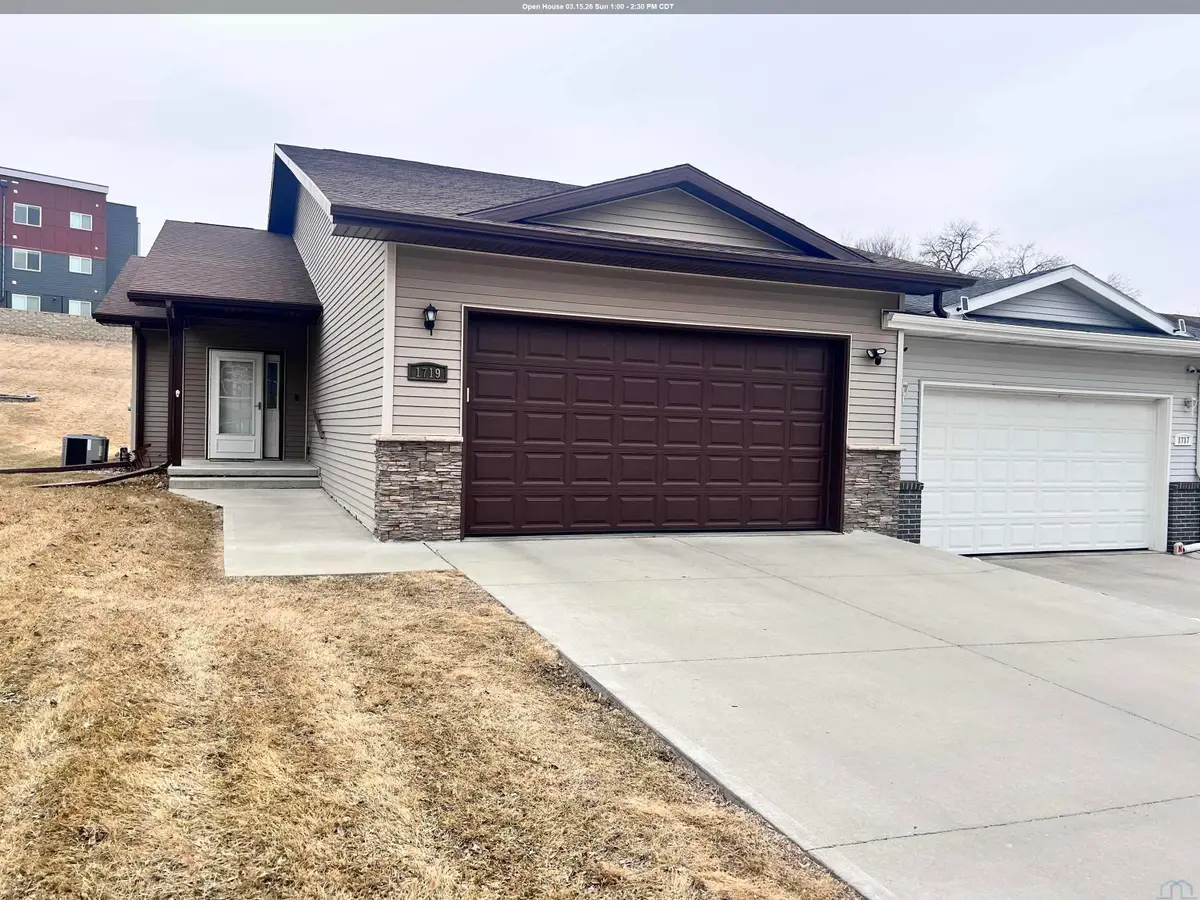 1719 S St Aubin St, Sioux City, IA 51106 - #1