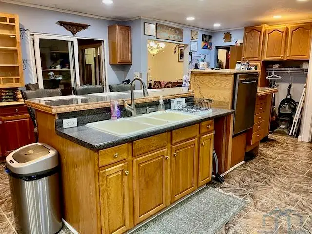 916 E Clark St., Vermillion, SD 57069 - #3