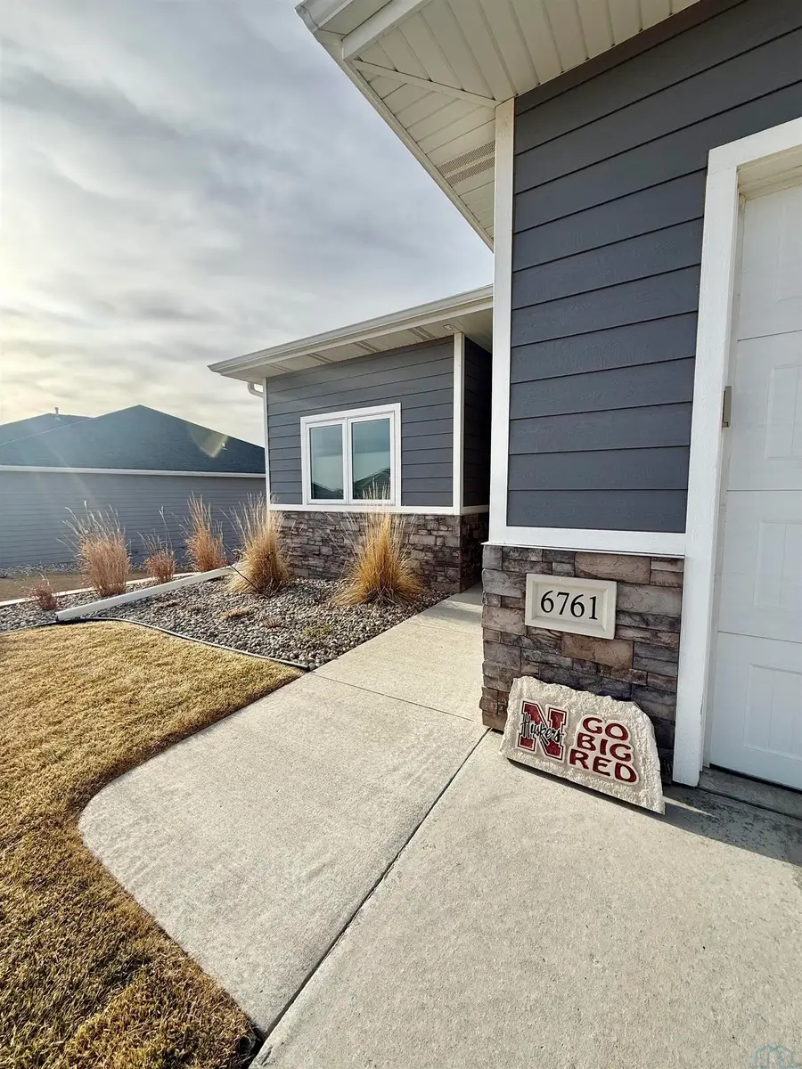 6761 Windsong Ct, Sioux City, IA 51106 - #2