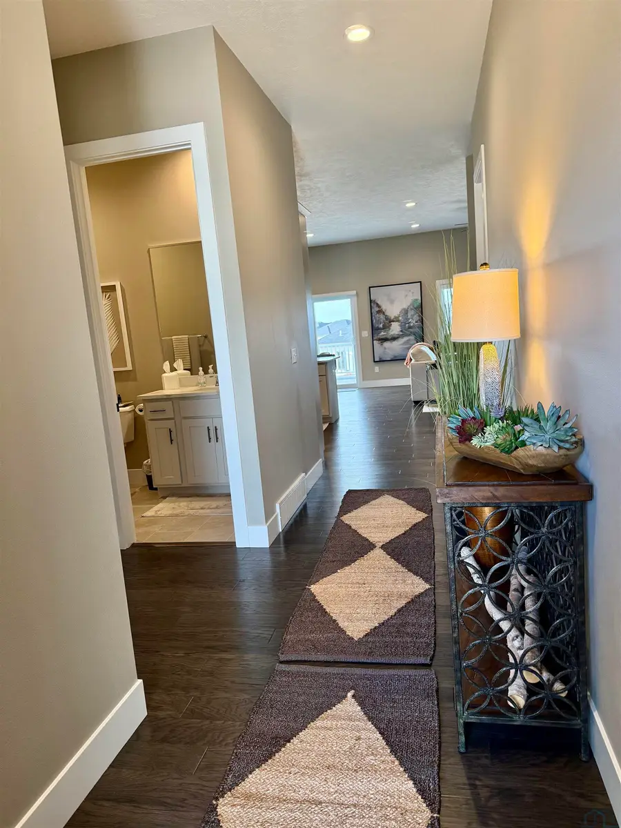 6761 Windsong Ct, Sioux City, IA 51106 - #3