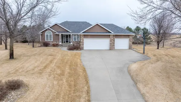 305 Fieldstone Court, Jefferson, SD 57038