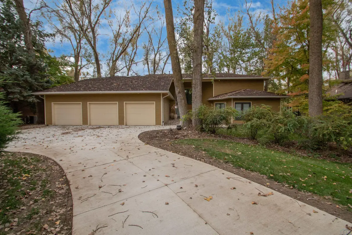 652 E Sawgrass Trail, Dakota Dunes, SD 57049 - #1