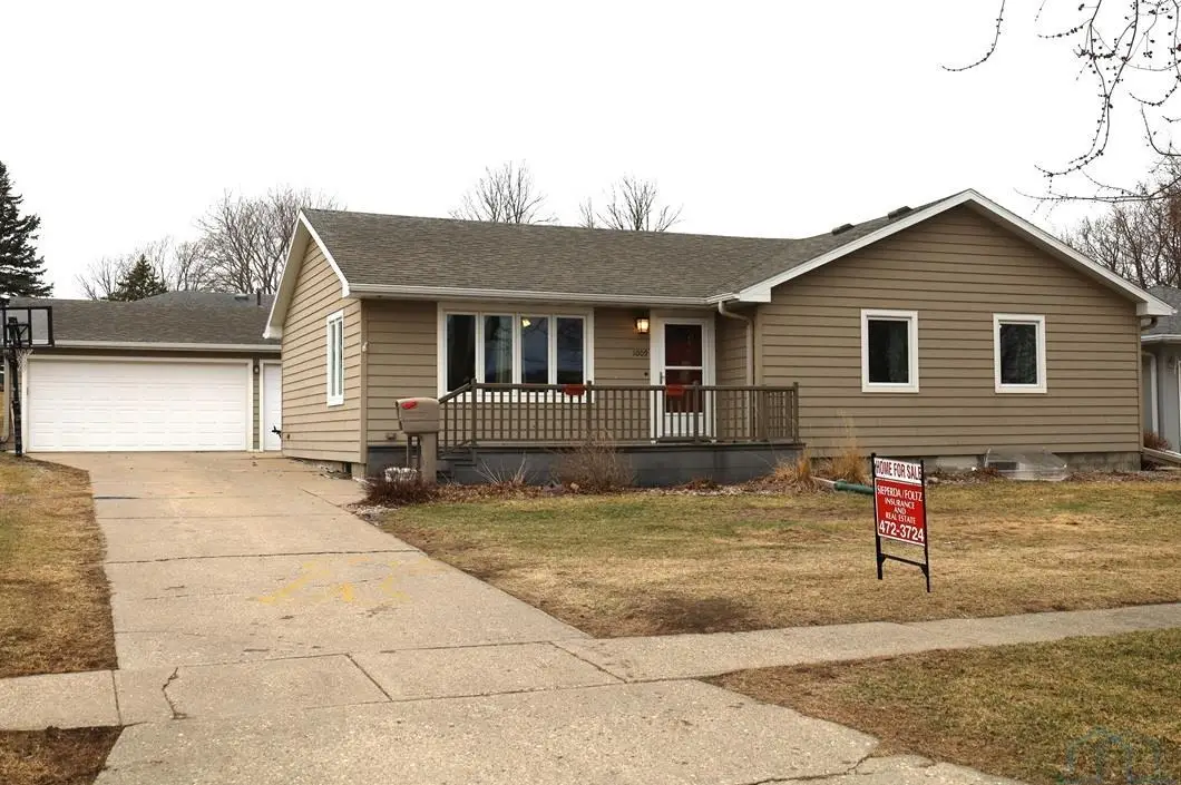 1009 S Tama St, Rock Rapids, IA 51246 - #1
