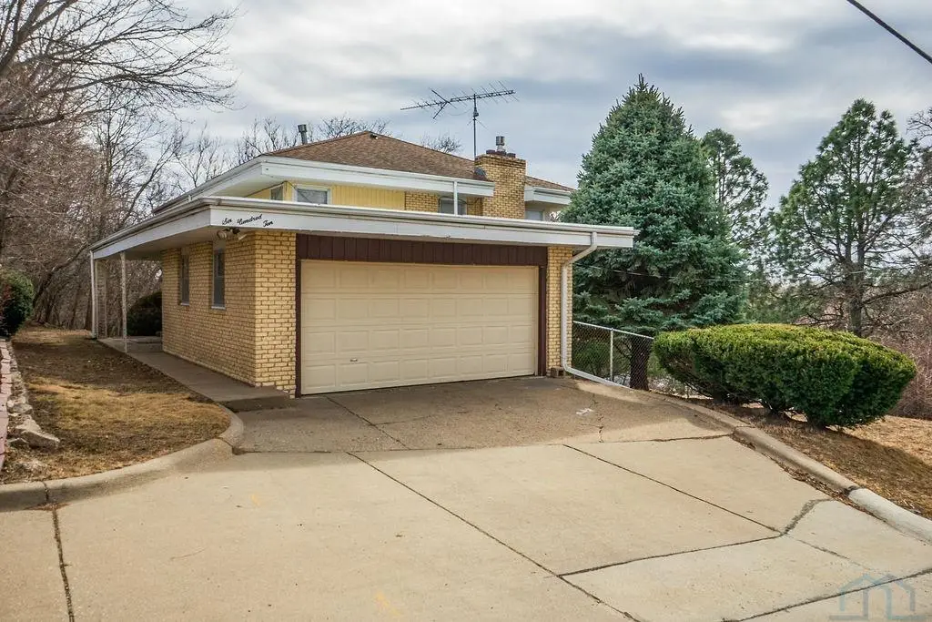 610 39TH ST, Sioux City, IA 51104 - #1