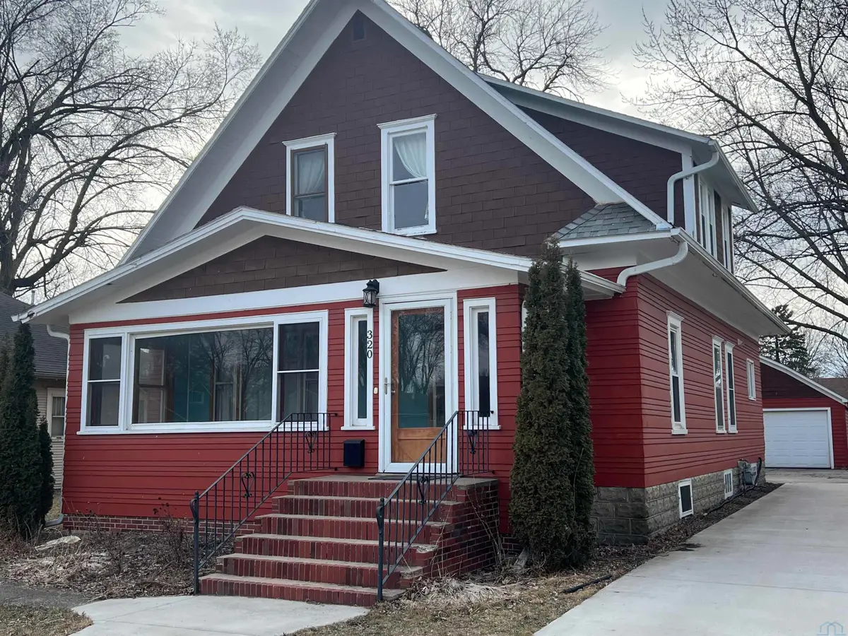 320 DELAWARE AVE SW, Orange City, IA 51041 - #1