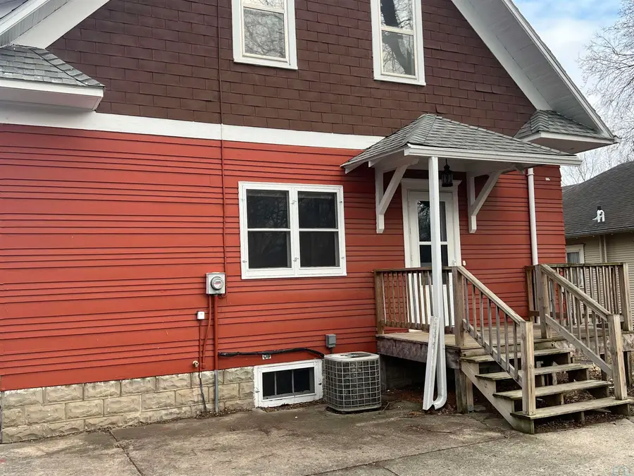 320 DELAWARE AVE SW, Orange City, IA 51041 - #2