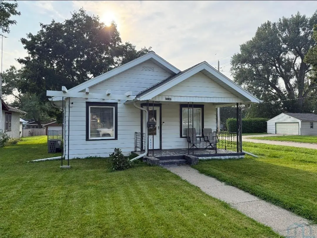 2137 DEWEY ST, Sioux City, IA 51109 - #1