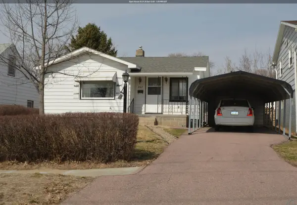 2307 W 14th St, Sioux City, IA 51103