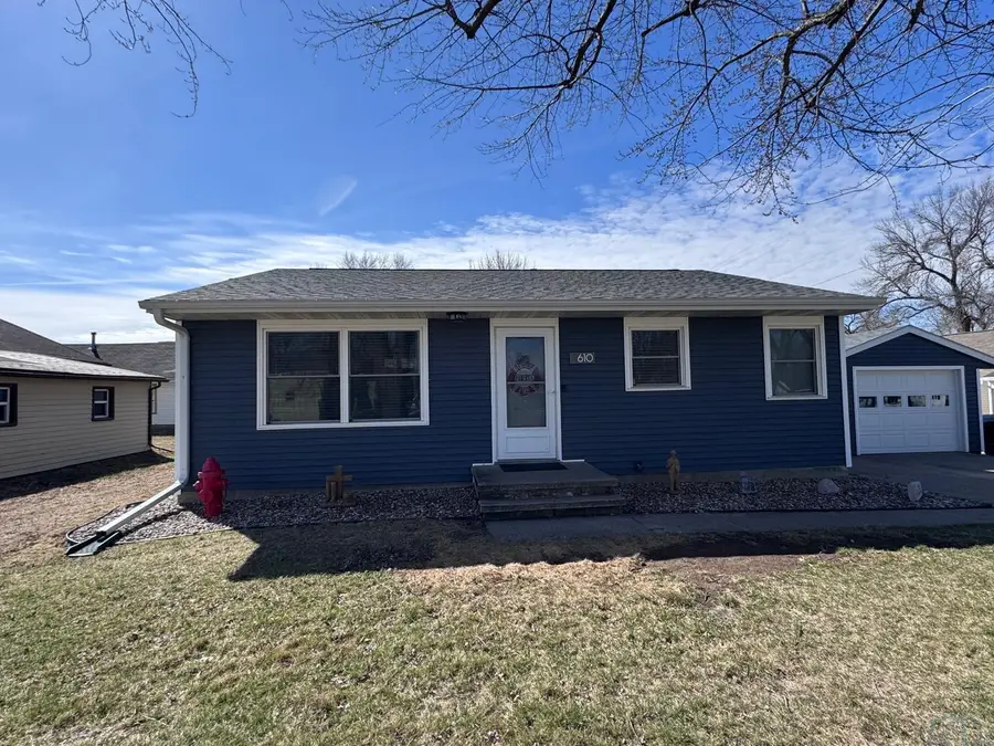 610 4th St SW, Le Mars, IA 51031 - #2