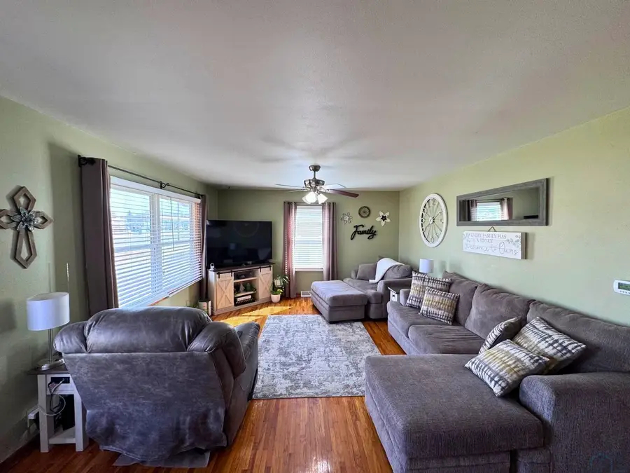 610 4th St SW, Le Mars, IA 51031 - #3