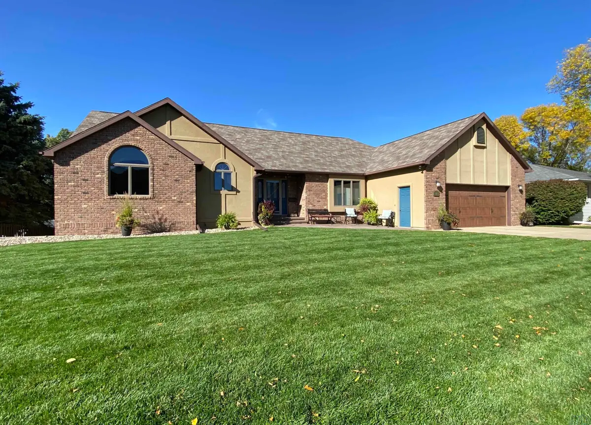 811 E Valley Dr, America, IA 51031 - #1