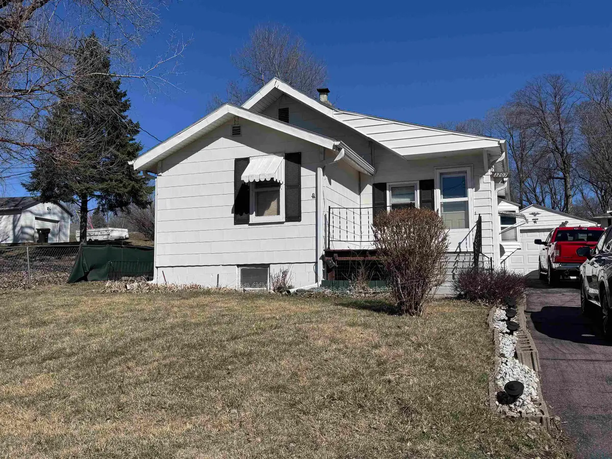 3207 Glenn Avenue, Sioux City, IA 51106 - #1