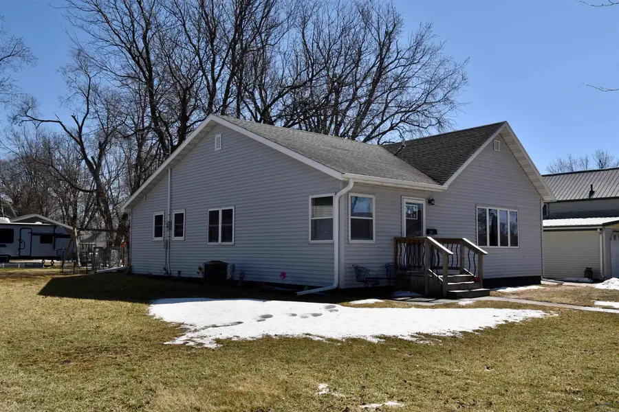 210 4th St, Sibley, IA 51249 - #2