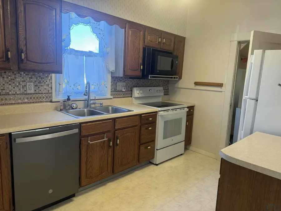 3324 5th Avenue, Sioux City, IA 51106 - #2