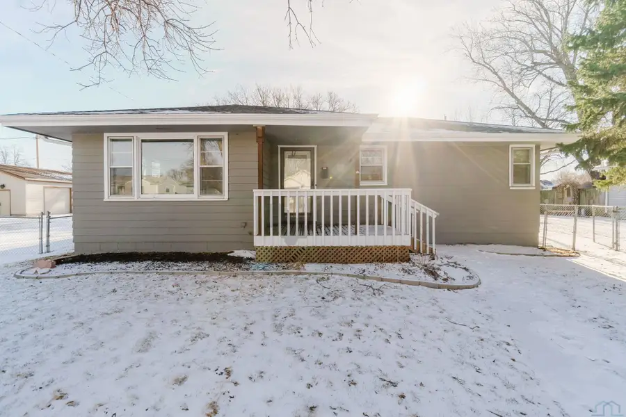 2628 S LEMON ST, Sioux City, IA 51106 - #2