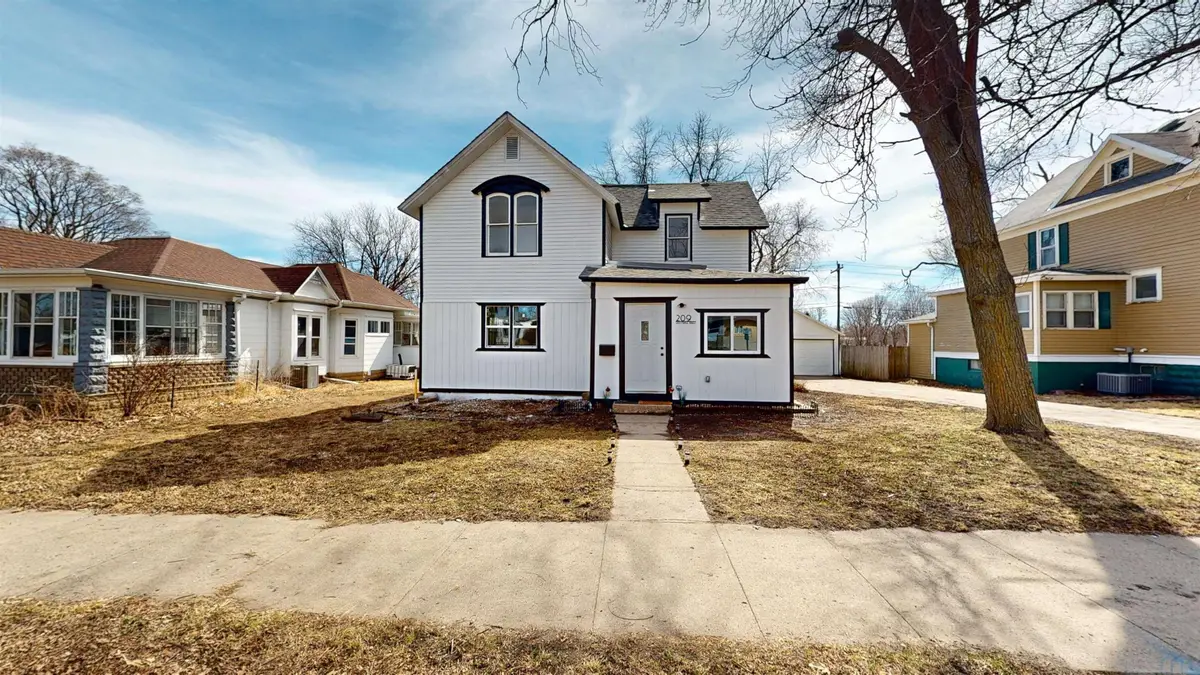 209 E MAPLE ST, Cherokee, IA 51012 - #1