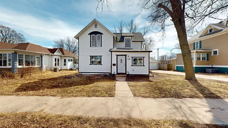 209 E MAPLE ST, Cherokee, IA 51012 - #2