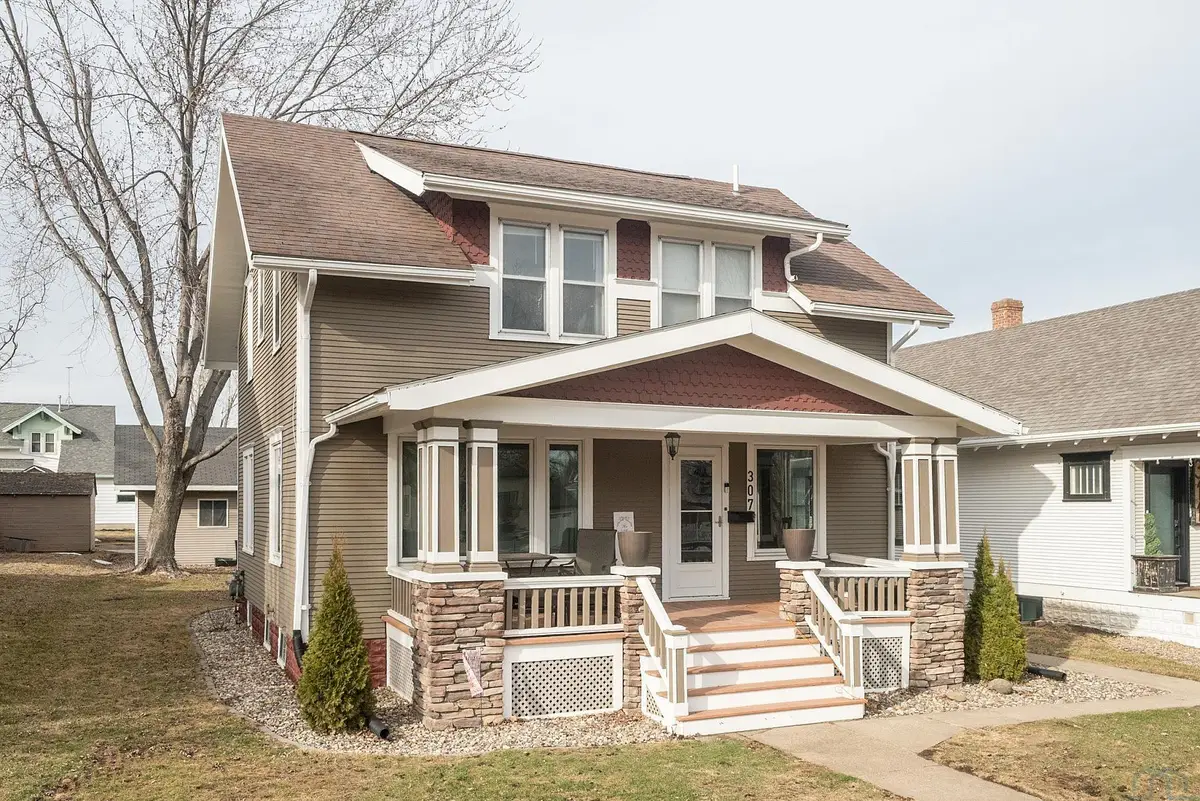307 3RD ST NE, Orange City, IA 51041 - #1