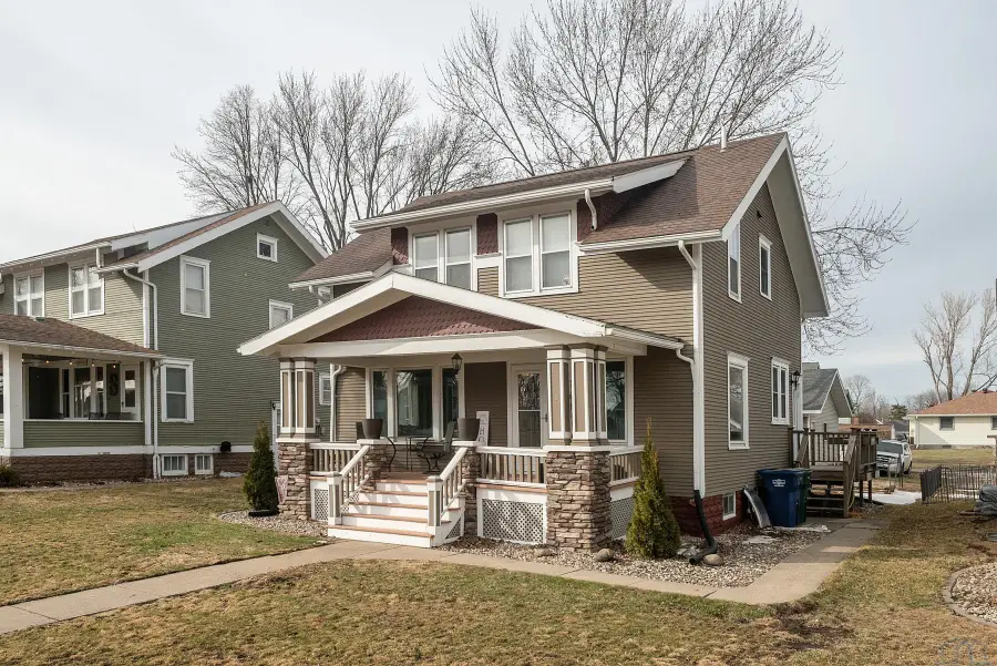 307 3RD ST NE, Orange City, IA 51041 - #2