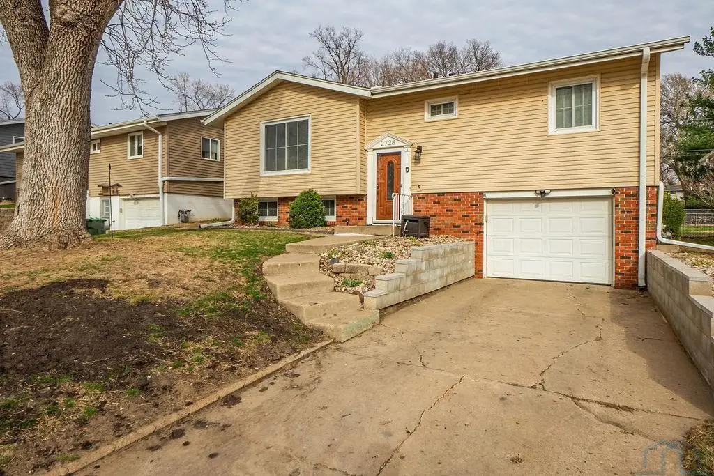 2728 So. Paxton, Sioux City, IA 51106 - #1