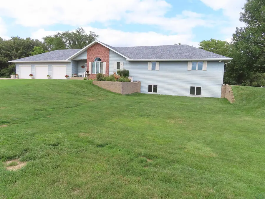 4440 Lost Meadows Road, Sioux City, IA 51108 - #2