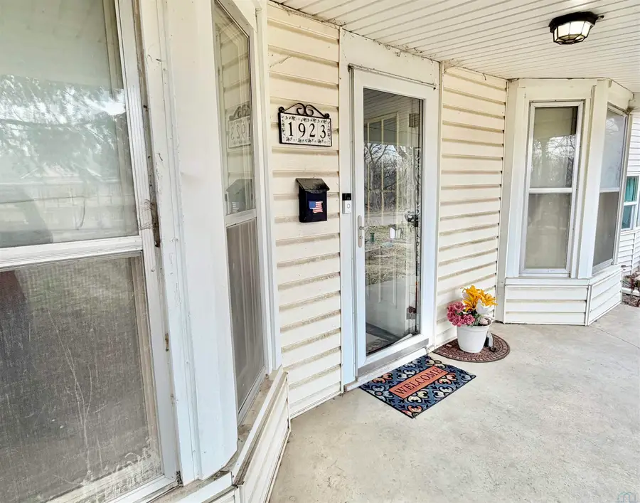 1923 Sherman Ave, Sioux City, IA 51106 - #2