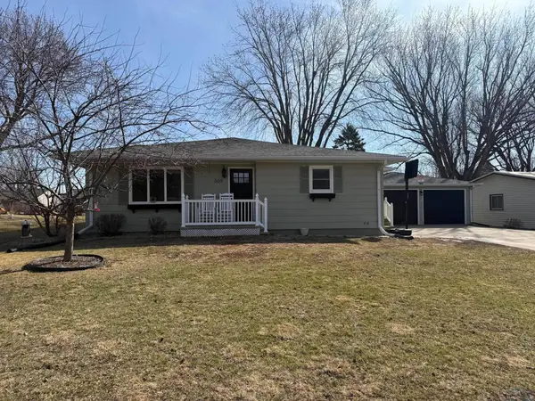 509 Iowa Ave SW, Orange City, IA 51041