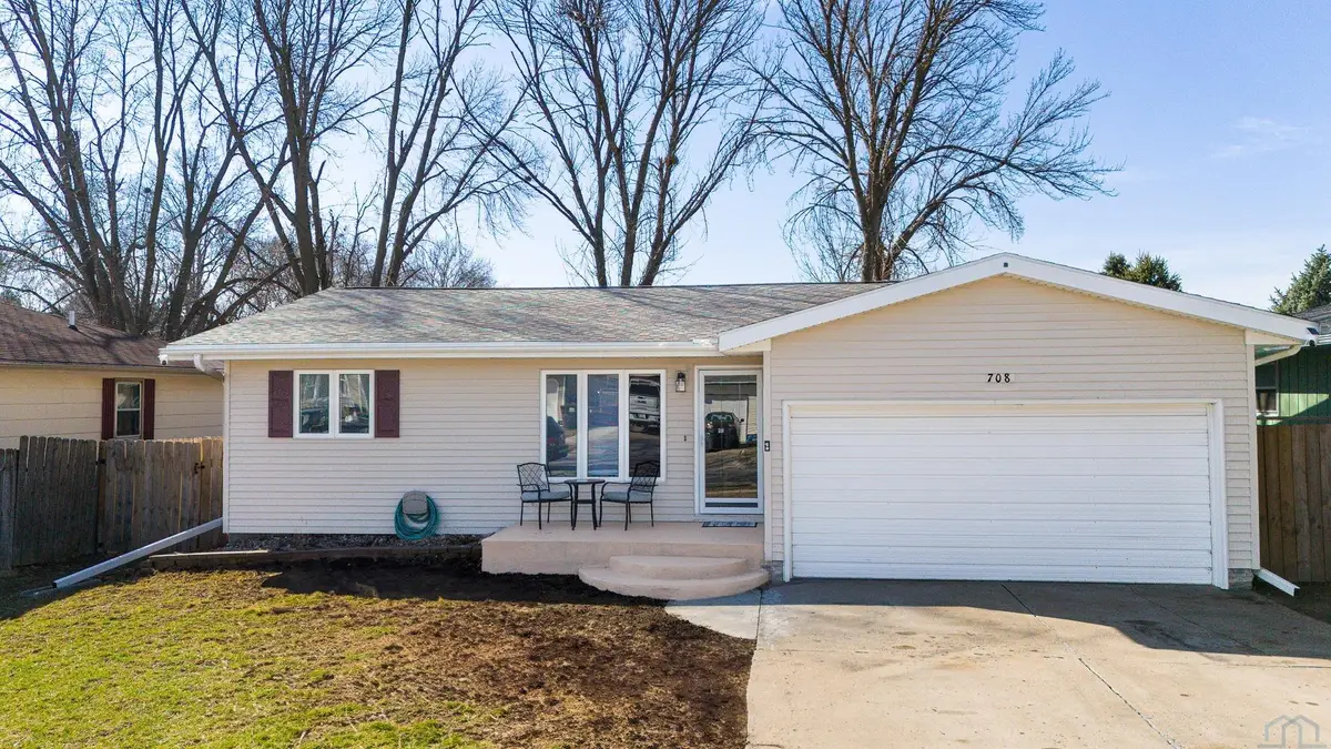 708 E 15, South Sioux City, NE 68776 - #1