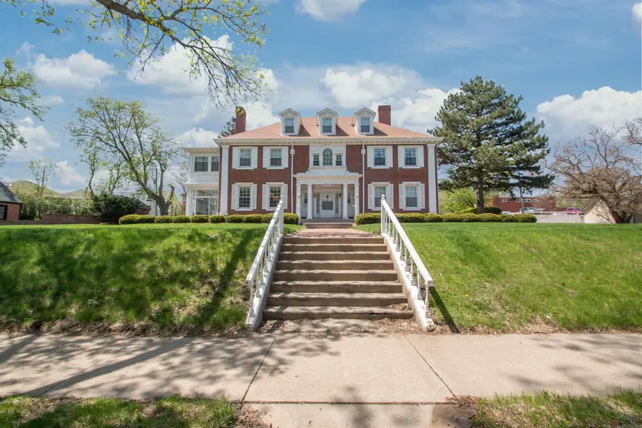 2323 Nebraska Street, Sioux City, IA 51104 - #2