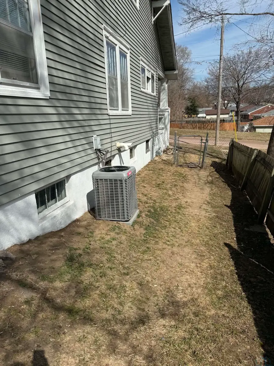 814 23rd St, Sioux City, IA 51104 - #3