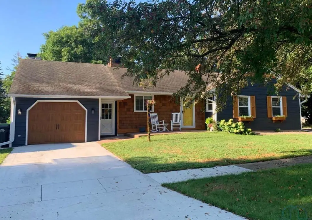 608 S 8th Avenue, Rock Rapids, IA 51246 - #1