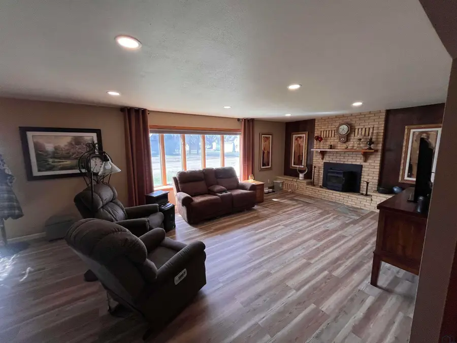 304 W Indiana Avenue, George, IA 51237 - #3