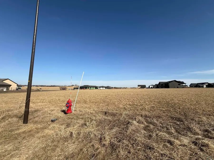 1688 Highland Hills, Sioux Center, IA 51250 - #2